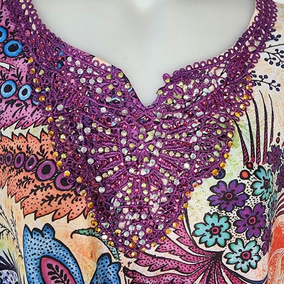 Simply Emma Womens Top Size 1X Beaded Shark Hem 3/4 Sleeve Floral Print Split V - Picture 6 of 14